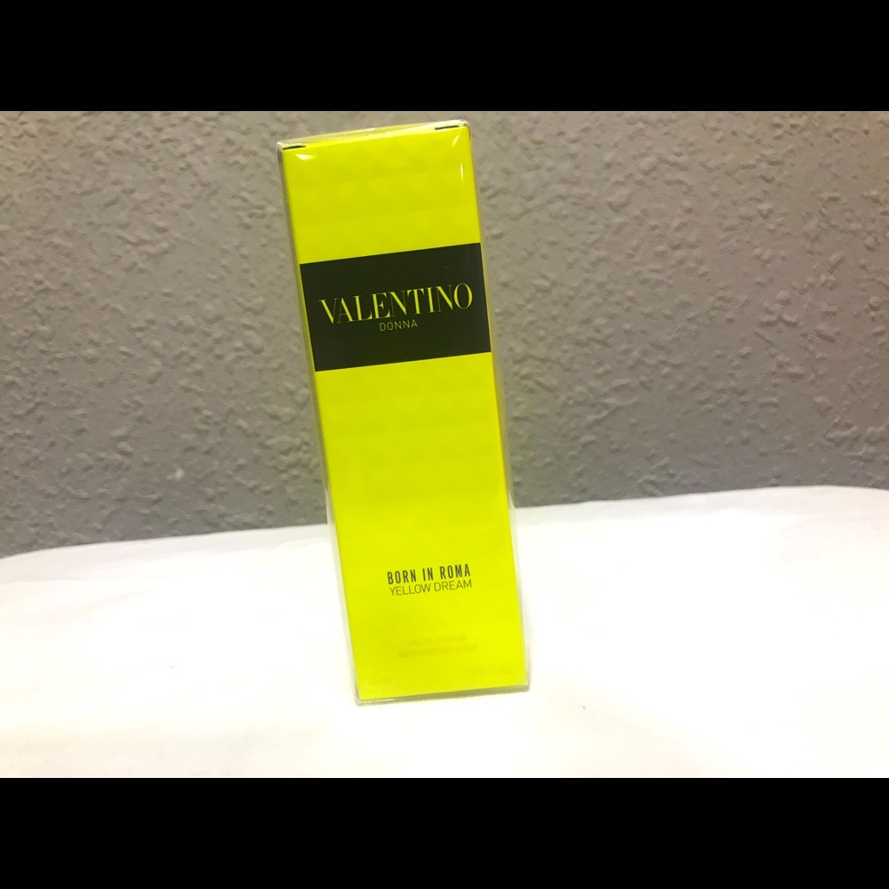 Valentino Beauty mini travel.